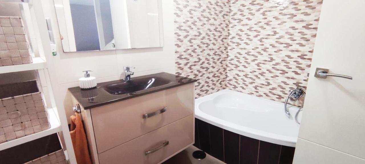 Apartment Piso 100 Metros Del Centro Del Pueblo 6 Kilometros De La Playa La Barrosa *